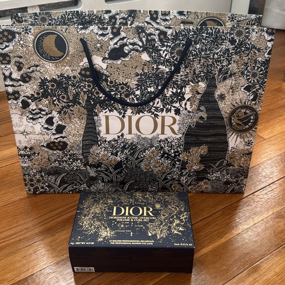 Dior Handbags - Dior box and tote